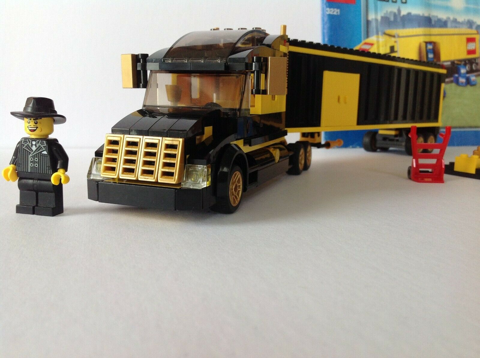 fe Bourgeon Eksisterer It's Lego Inside on Twitter: "Another custom #LEGO 3221 truck in black,  yellow and gold. Nice https://t.co/hD88GXIT1b https://t.co/qtdSX82KXM" /  Twitter