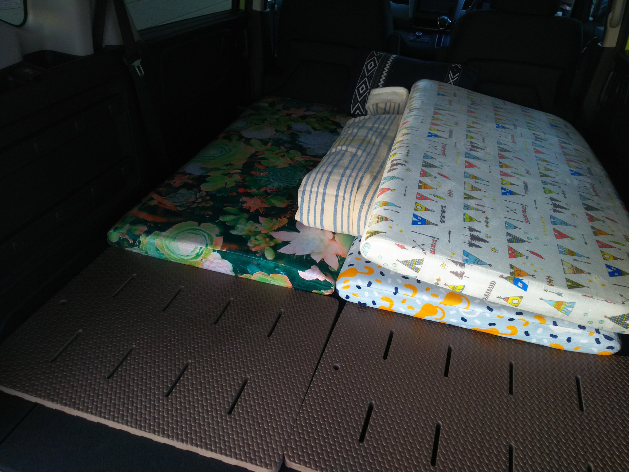 ばると ニトリのバスマットとナフコのマットが車中泊にちょうどいい あまり固さも感じなくてよく寝れそうです T Co L12ouglw8h Twitter