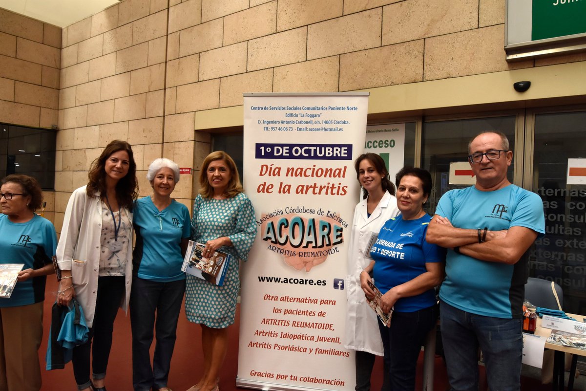 HUReinaSofia's tweet photo. En el #DíaNacionalArtritis, acompañamos junto a la delegada de @saludand, @mjbotella, a #ACOARE en la mesa informativa que ha ubicado en el @HUReinaSofia para concienciar sobre esta enfermedad y sobre la labor que realizan en la asociación. https://t.co/PJr2cTcvMl