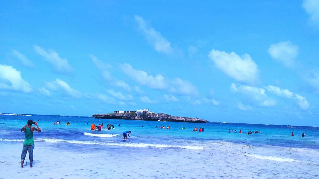 Frhomr6's tweet photo. Wadankena inaan kufano waa muqadas 
Asiga ayaan lenhy aan tusno ilahay waxa uu nasiiyay umadaha kale
Somalia hanoolaato🇸🇴👏 https://t.co/lAoHktbpZK