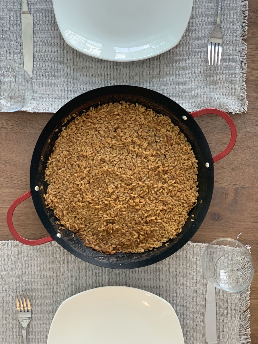 queridacarmenus's tweet photo. Authentic spanish paella!!! #mta #simple #dinnertime https://t.co/Ys3Sdczu4p
