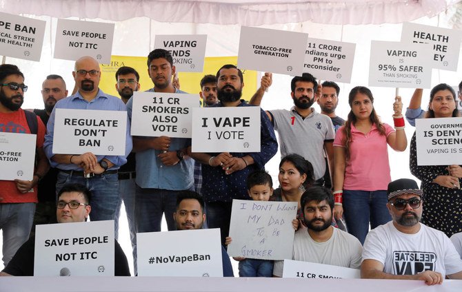 ScientistVape's tweet image. People hold a protest against the ban on e-cigarettes by the Indian gov. In New Delhi, several people used vaping devices. Among them sat a child with a poster that read: “I don’t want my dad to be a smoker”.
#vape #vapescience #vapescientist #india #tobacco #juul #PMI #FDA
