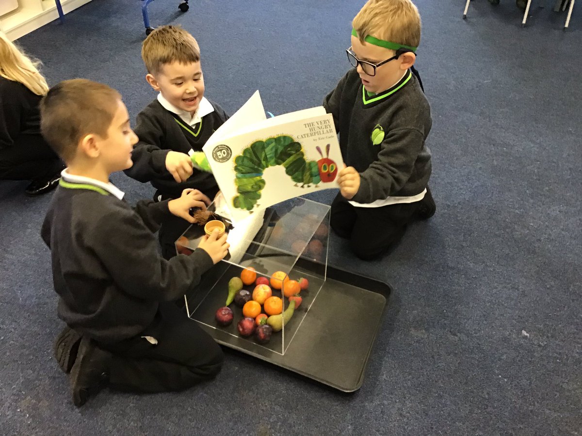 LindenRDCedar's tweet image. Re-telling the story The Hungry Caterpillar using our imagination and props #LindenEnglish
