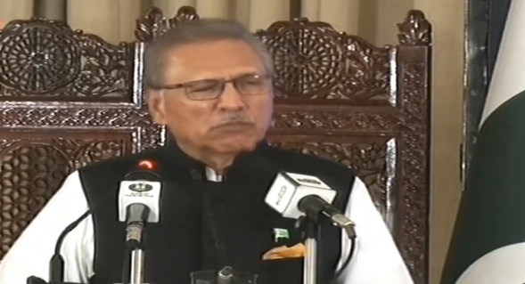 Nawaiwaqt_'s tweet photo. #BreakingNews 
اللہ تعالیٰ کی راہ میں خرچ کرنے والوں کو ہمیشہ خوش دیکھا،
بھارتی حملے کے جواب میں پاکستان کی جانب سے جہاز گرایا جانا اللہ کا احسان ہے ، صدرمملکت
#ArifAlvi #Islamabad #Addressing #Islam #IndianAttacks #Pakistan @ArifAlvi @pid_gov @MoIB_Official @PTIofficial https://t.co/CRG5TCEpGS