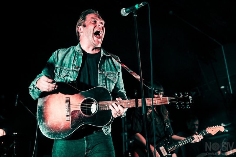 Das erste Leg der Tour von <a href="/theesuhlmann/">thees uhlmann</a> ist um. Wir waren in Hamburg dabei und haben ein paar Worte und Fotos für euch. Noch immer sind wir glücklich und irgendwie fertig. Danke dafür. 

Support: @GrilliFlash 

noisiv.de/thees-uhlmann-…