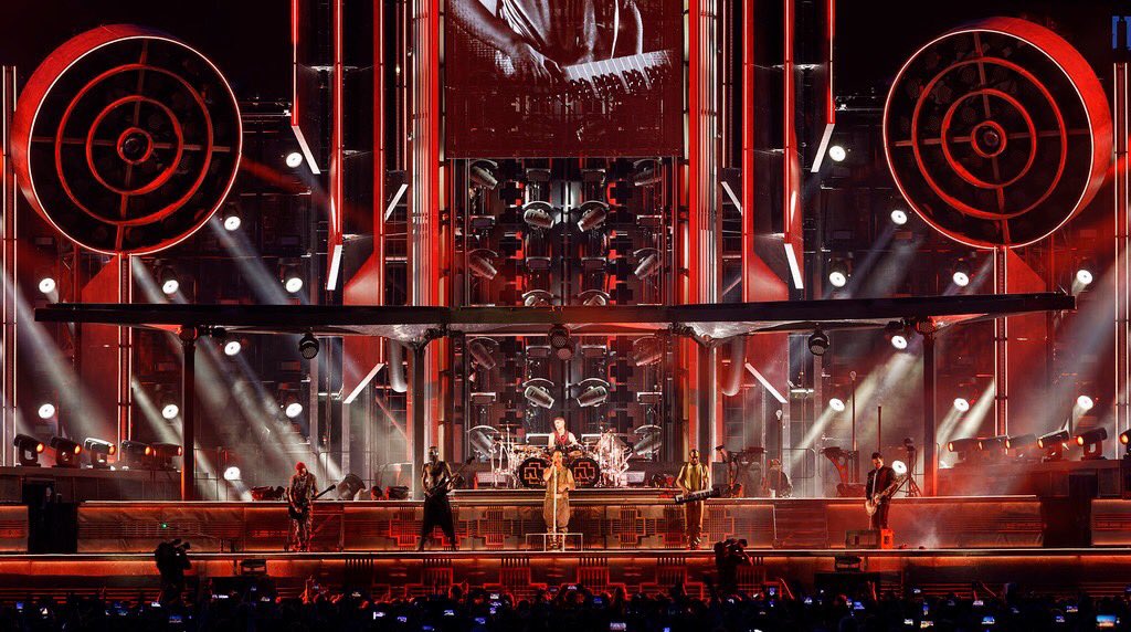 Robelighting's tweet image. As Rammstein launched their European Stadium tour, #showdesigner Patrick Woodroffe &amp;amp; #lightingdesigner Roland Greil #WoodroffeBassettDesign created a #lightingdesign with @Robelighting #BMFL WashBeam, #BMFL FollowSpot LT &amp;amp; #LEDBeam150 from @NegEarthLights. robe.cz/news/rammstein…
