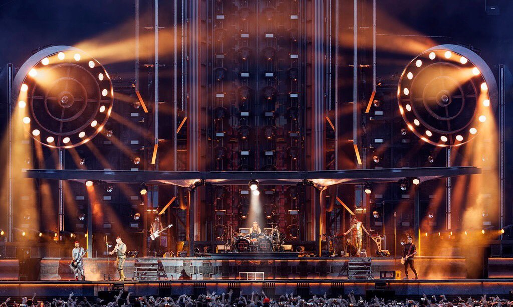 Robelighting's tweet image. As Rammstein launched their European Stadium tour, #showdesigner Patrick Woodroffe &amp;amp; #lightingdesigner Roland Greil #WoodroffeBassettDesign created a #lightingdesign with @Robelighting #BMFL WashBeam, #BMFL FollowSpot LT &amp;amp; #LEDBeam150 from @NegEarthLights. robe.cz/news/rammstein…