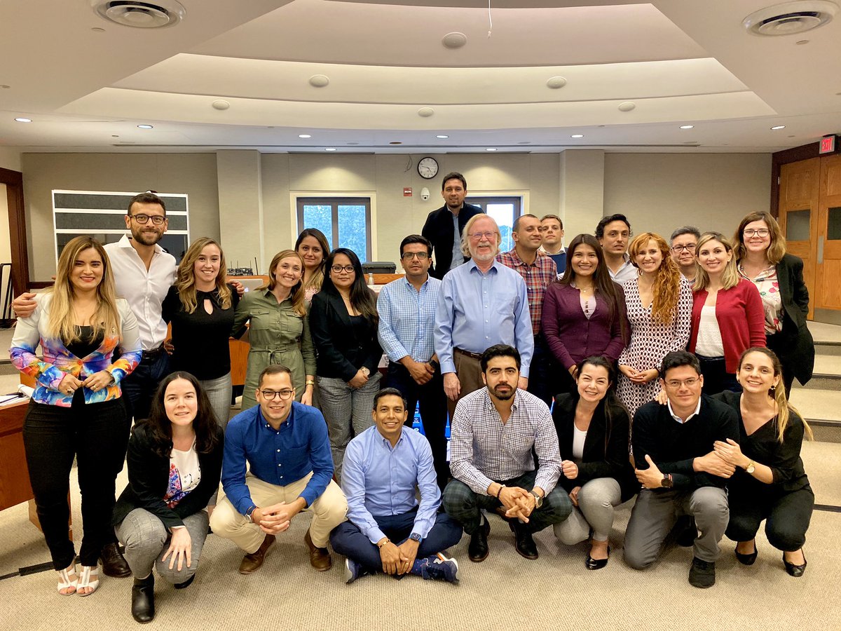 Super clase de #LiderazgoEtico con el Prof. Robert Bies @GeorgetownLatAm  @Georgetown @GuidoMercadoD @Virgilio_JR  @Dragustinpesce @mauroarguellob