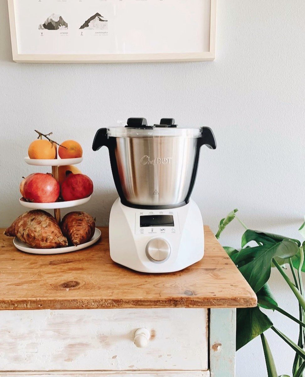 CreateIkohs_es's tweet image. ¿Quieres que te hagamos un poco más fácil la organización de la vuelta al cole? 🤓 Con la #Chefbot puedes cocinar tus comidas de manera práctica y rápida (sin perder el tipo) 🤘🏼Foto de @lidiafraguas