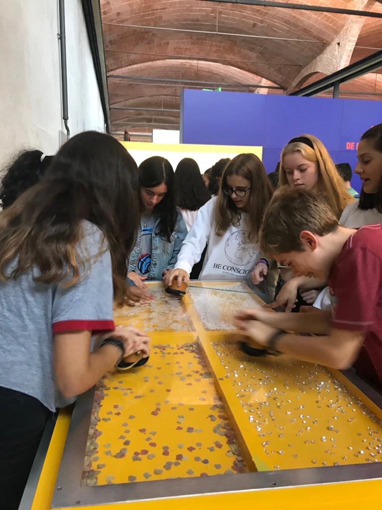 epiasabadell's tweet photo. #2NESOPIASABADELL #SUMMEMPIASABADELL Continuem endavant amb l'itinerari d'aprenentatge de 2n d'ESO. Avui hem anat l'exposició Enérgeia del museu de la ciència i la tècnica de Terrassa, centrada en els àmbits de les diferents energies. Més info: https://t.co/Hzm3rcm1JI https://t.co/63IsWSGk8P