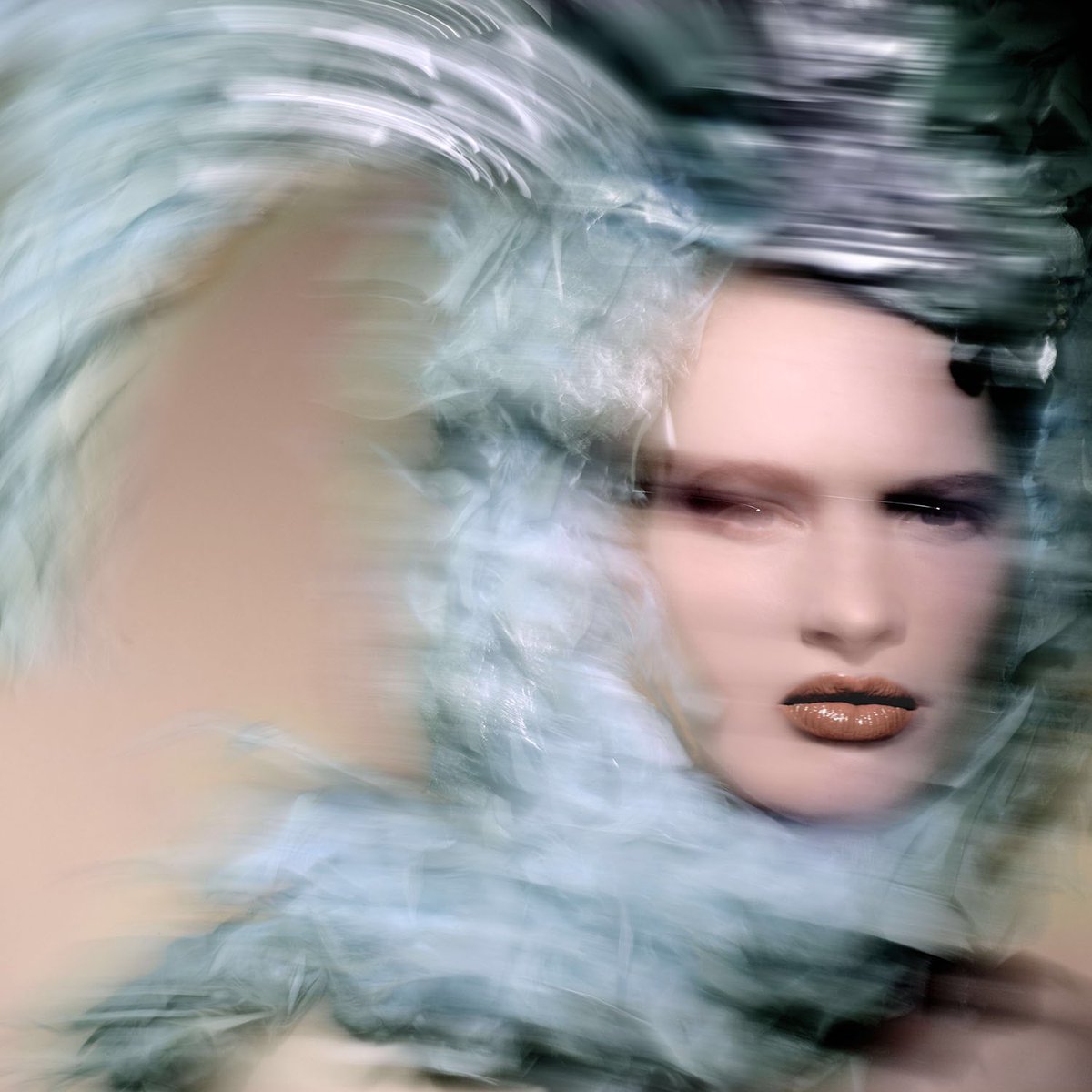 Here in Amsterdam it's raining cats and dogs. Luckily we have an Ellis Lips shade for anyone who wants a splash of colour to suit the changed season. 4 textures, each in 9 shades. All are fluid, highly pigmented and longwearing.
No scent. No taste. No parabens. No animal testing.