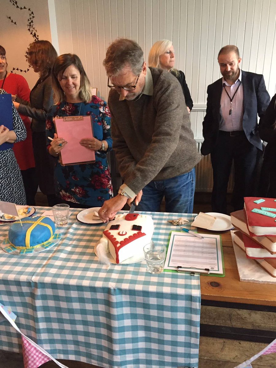 fssproperty's tweet image. Well done to Kyah who came 2nd in the @Berwins cake competition supporting Dementia Forward where John Middleton from Emmerdale was one of the judges!
They all look amazing!
#DementiaForward #bakingchallenge