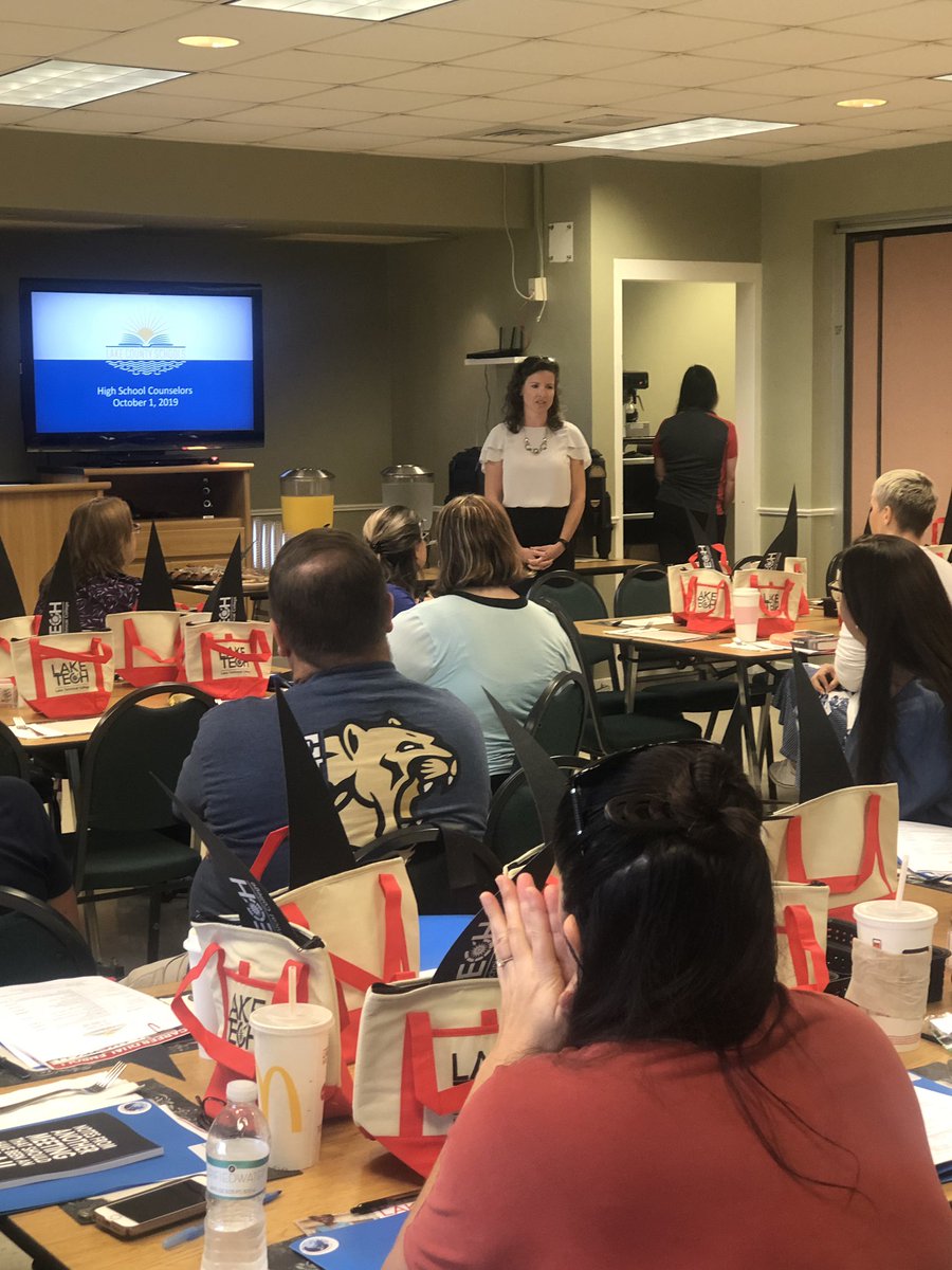 CCR Director <a href="/frances_celis/">Frances Celis</a>  welcomes school counselors this morning and sets the intention of the day! 
<a href="/frances_celis/">Frances Celis</a> <a href="/MartaCRamirez1/">Marta C Ramirez</a> <a href="/DanielsKathlene/">Kathlene Daniels</a>  @KatiPearson <a href="/ReichJohnsl/">Lynnie</a> <a href="/kimworkbrown/">Kim</a> <a href="/RatterAngela/">Angela Ratter</a> <a href="/MaryMinich/">Mary Minich</a> <a href="/LynneaWeissman/">Lynnea Weissman</a> <a href="/LeslieNoble2021/">Leslie Noble</a> <a href="/hippers56/">robin hipps</a>