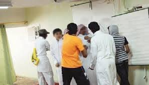 iammoooonlight's tweet photo. الان بالفيديو 

وفاة طالب على يد زميله في جدة داخل مدرسة أبي ذر الغفاري

#وفاٍه_ًطالب_ُبجًده

الشجار مصور من كاميرات المدرسة 
👈👇
*
@zzzzz007700 https://t.co/sFKVOD6fpy