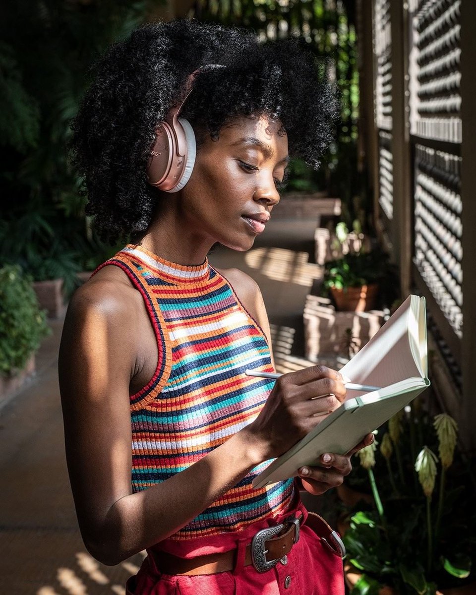 BoseStore_Qatar's tweet photo. Music soothes the soul. Writing soothes the mind. What are your favorite ways to unwind? #SelfCare #QC35 II #BoseQatar https://t.co/G942POF3fS