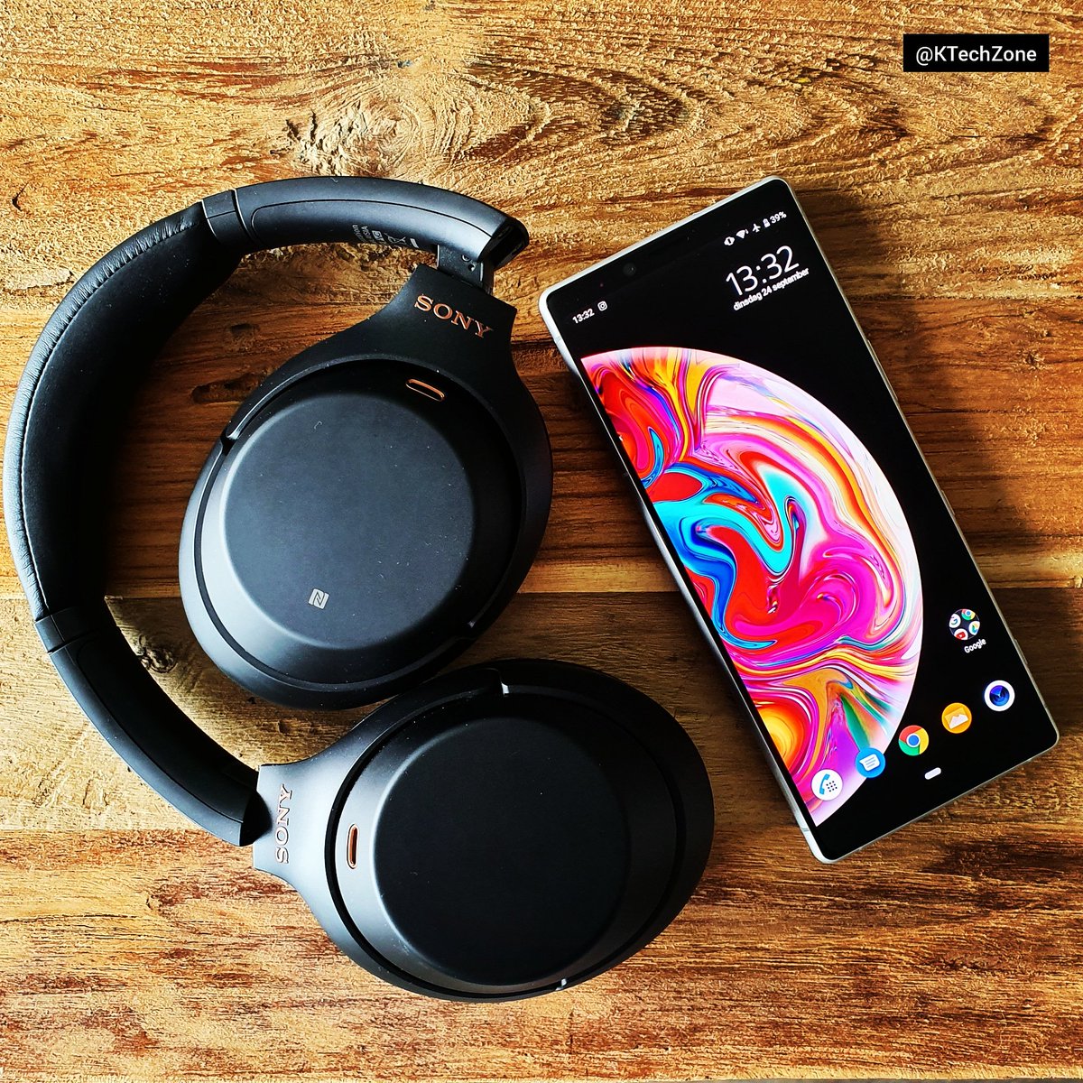 KTZ_KTechZone's tweet photo. Minimalistic #earth #wallpaper is always a good ideo right? And on the #sonyxperia1 it just looks GREAT🤩😬 Don't forget to follow ⚠️👀
#sonyxperia #xperia1 #sonymobile #highres #sonyheadphones #sonybravia #ip68 #snapdragon855 #oled4k #belgianblogger #ktechzone https://t.co/4R4gWNlDPQ