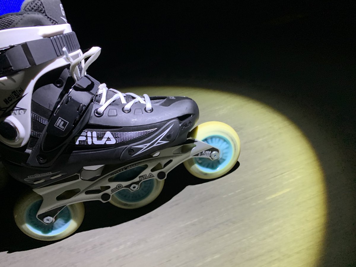 hidejii_sk8's tweet photo. 会社帰りにインラインスケート!
最近は忙しくてなかなか行けないけど、今日は9km滑ったよー
夜は涼しくて気持ち良いです!
暗くなるのが早いのでLEDライトは必須アイテム!!
#inlineskates #filaskates #houdinievo #会社帰りにインラインスケート https://t.co/uUvHciZXXH