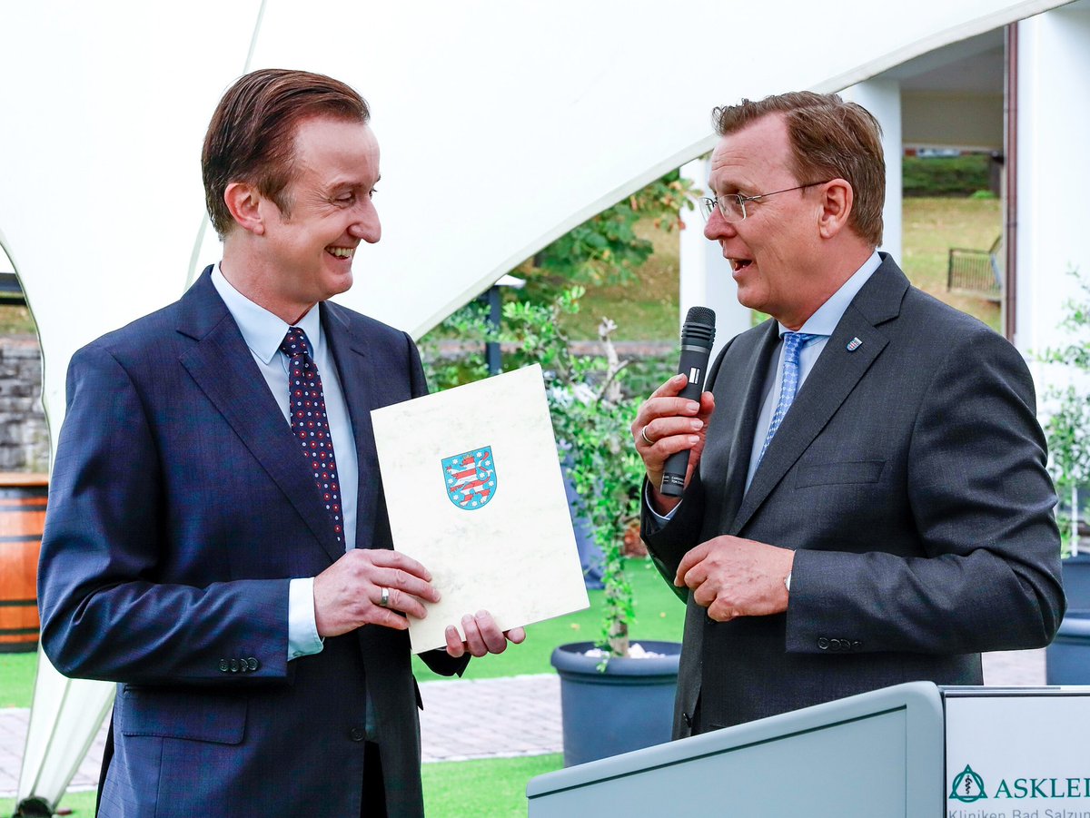 Der Ministerpräsident Bodo Ramelow bei der Übergabe des Fördermittelbescheids für die EFRE-Förderperiode 2014 - 2021 in Bad Salzungen.