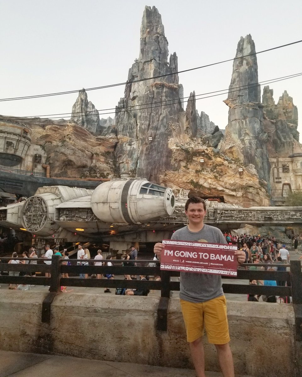 Flew to a galaxy far far away to say this is the school I'm looking for.  Sweet (far from) home Alabama! #UA24 #bamabound #RollTide @ua_admissions <a href="/ua_bamabound/">Bama Bound</a> <a href="/UofAlabama/">The University of Alabama</a> <a href="/bamaengineering/">Styslinger College of Engineering</a>