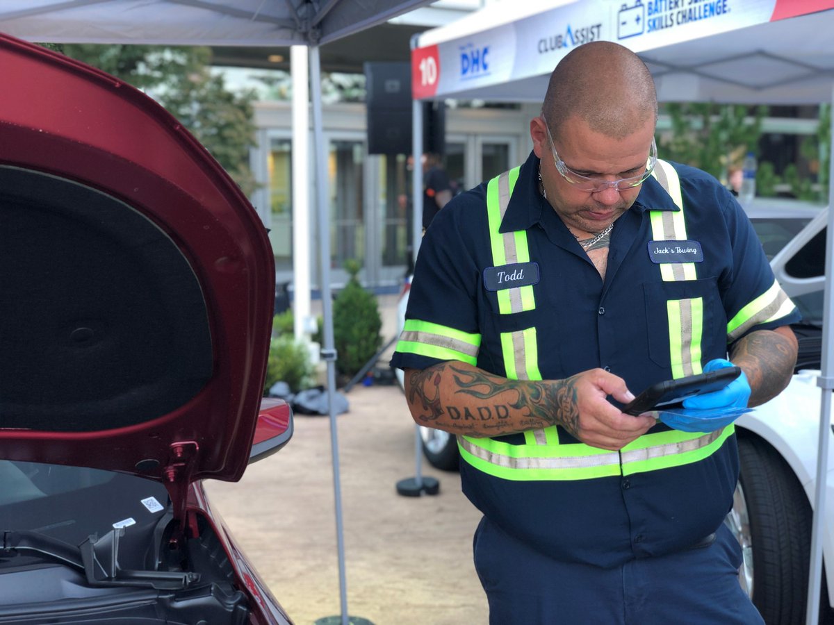 ClubAssistNA's tweet photo. Great job by the competing Technicians at this year's #BSSC2019! These men and women know what it takes to be the best of the best. Stay tuned to see who is named the Champion at tomorrow night's awards banquet. #Battery #ClubAssist #NationalHarbor https://t.co/kMJTIGdMaf