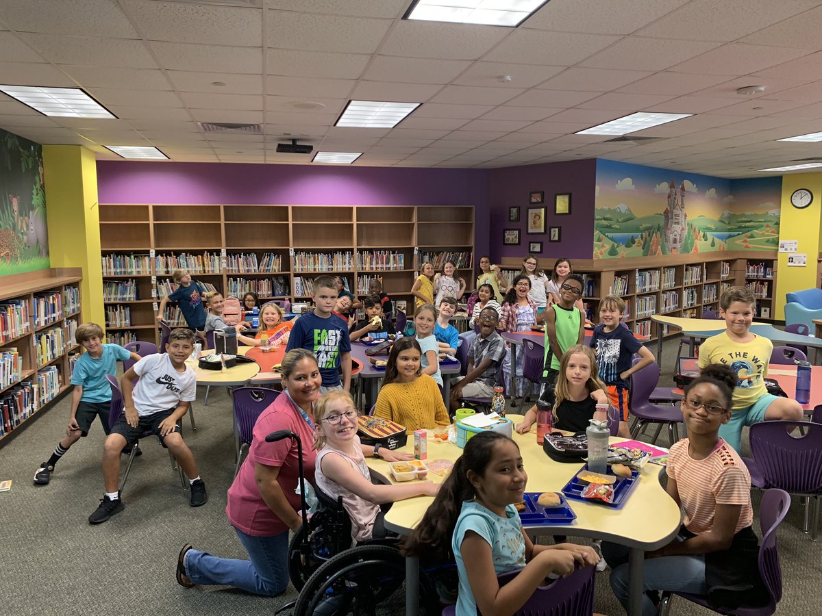 benignuslibrary's tweet photo. We kicked off our first #librarylunchbunch with these 4th graders who came to hear Bud Not Buddy! #librarypromise @KleinLibraries https://t.co/3ddkfsDza1