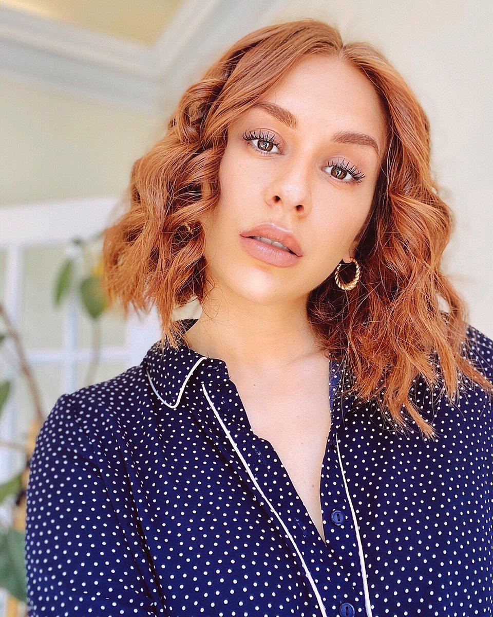 charlottedobre's tweet image. Stole @bronst7 iPhone 11 Pro to take selfies and brooooo I want it. Accepting sugar daddy applications but I will not UNDER ANY CIRCUMSTANCES send you photos of my feet. #okmaybe #feetpicsforiphone11 #helpmeimpoor