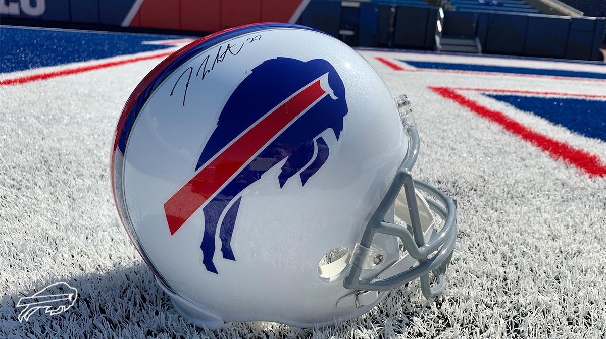 BuffaloBills's tweet image. We’re giving away a @TreWhite16 signed helmet to celebrate 1 million followers.

Follow + Retweet for your chance to win.

Rules: bufbills.co/npvs4A