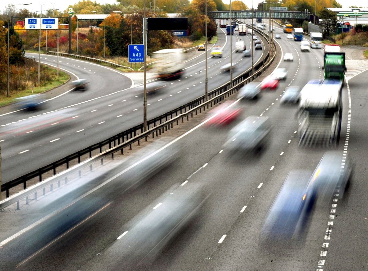 ProgressRecruit's tweet photo. Motorists aren’t ready to take their hands off the wheel and surrender control to #driverlesscars, research published today by the AA suggests. Find out more here - https://t.co/zhDmMNsfwf https://t.co/nKCZj08Qei