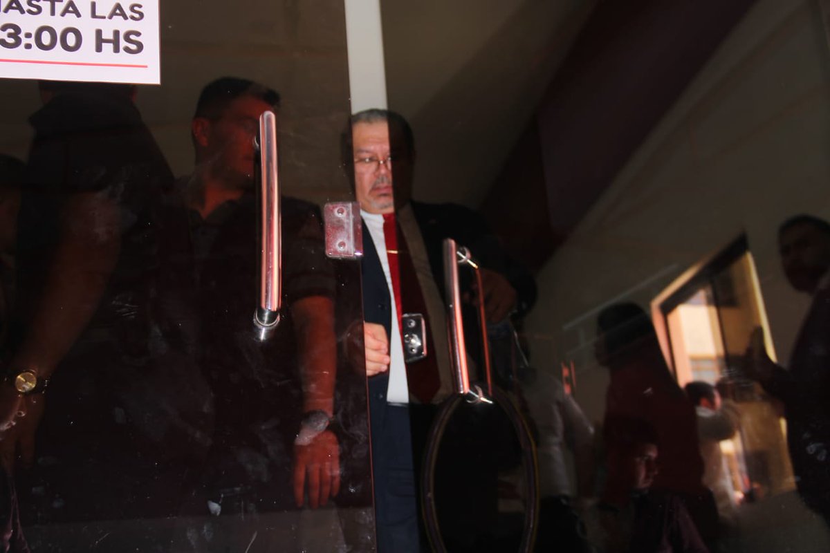 A las 13:00 hs. puntualmente se han cerrado los portones de acceso de la Junta de Gobierno y las del TEP, cumpliéndose con el procedimiento de cierre de inscripción de candidaturas.
<a href="/AllianaPedro/">Pedro Alliana</a>