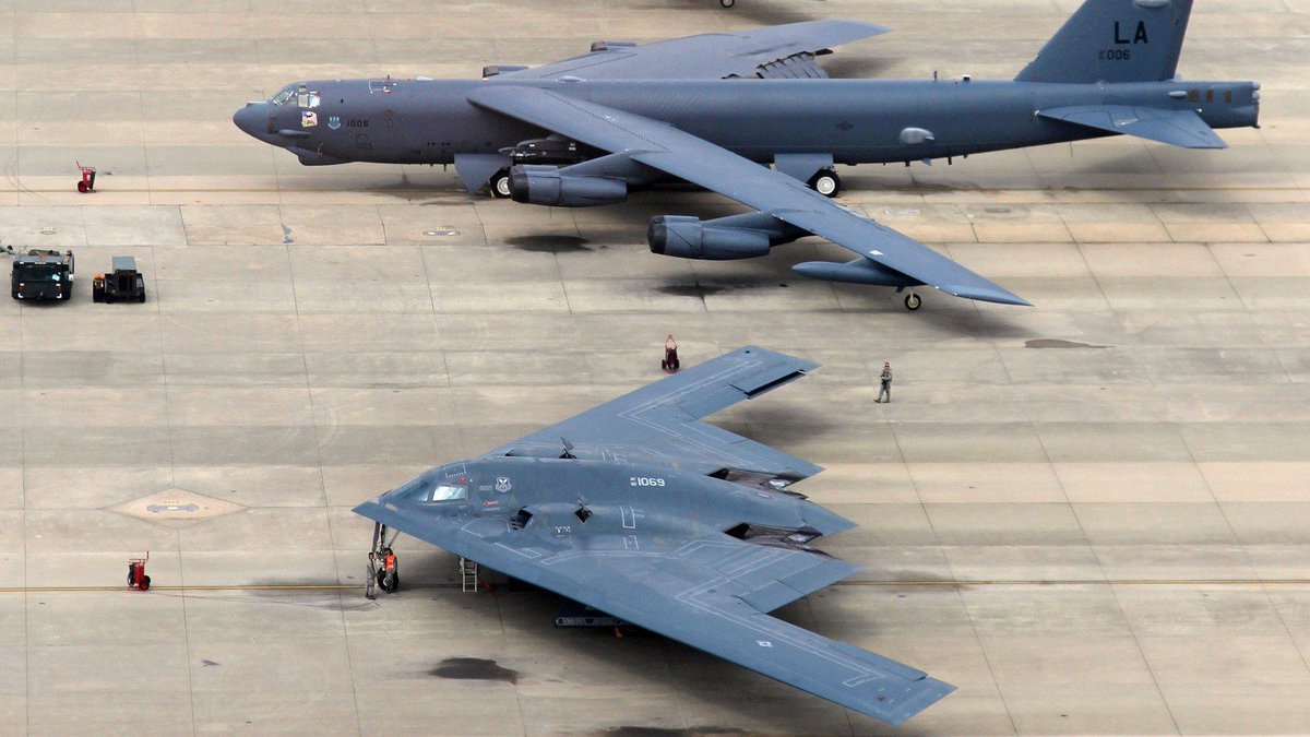 US_STRATCOM's tweet photo. It’s #B2uesday and #B52uesday!
Together, @Whiteman_AFB &amp; @131stBombWing and @TeamMinot &amp; @TeamBarksdale operate some of the most lethal and reliable bombers on the planet. 
#Deterrence #Assurance #CombatReadyForce @AFGlobalStrike https://t.co/jLyFIwoi1J