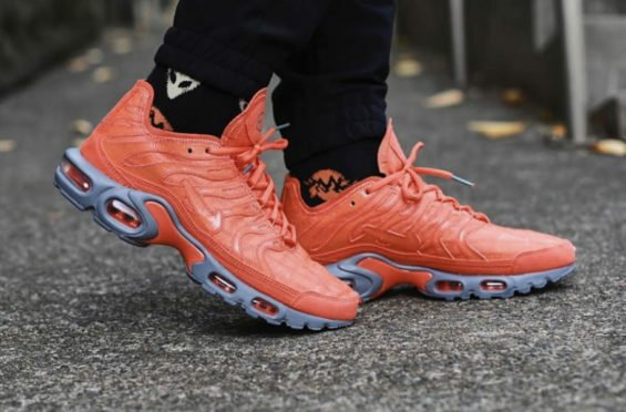 nike air max plus kicks on fire