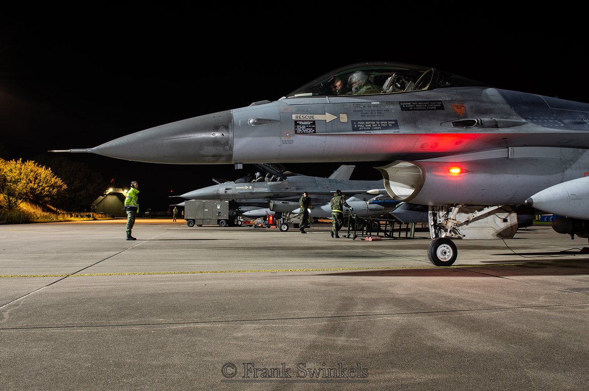 VlbLeeuwarden's tweet image. We zijn  @vlbleeuwarden  weer begonnen met #avondvliegen! Onze F-16's vliegen tussen 1500 en 2300 uur. Deze week wordt er veel gevlogen in de regio Groningen-Zuid en Drenthe #FWIT2019. Ook zijn we boven de Vliehors  en Noordzee te vinden. Meer info? Zie: bit.ly/2nimdiJ