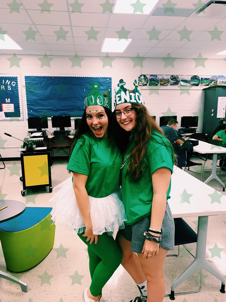 audreyguccii's tweet photo. #fhs20 SENIOR YEARRRR โ
๐๐๐๐ธ https://t.co/vEvpUjzws3