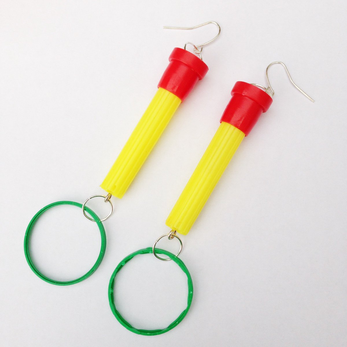 plasticseconds's tweet image. A couple of pairs of earrings I made recently utilising the lids from felt tip pens which R wonderful for making colourful jewellery! #plasticseconds #jewellerydesign #jewellerydesigner #contemporaryjewellery #felttippens #upcycling #statementearrings #statementjewelry #designer