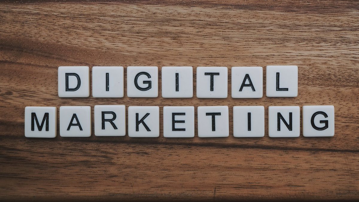 marcomktlatam's tweet photo. El 49% de las empresas que hacen marketing online envian sus emails sin personalizacion, todo lo contrario a lo que los clientes quieren hoy :que los llamen por su nombre y les entreguen experiencias personalizadas.  #marketingOnline #digitalMarketing # marketingDigital https://t.co/04Pan0bplh
