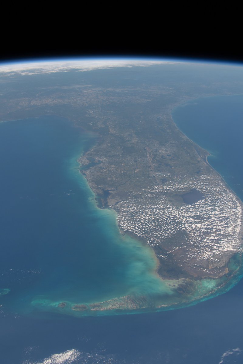 AstroHague's tweet image. From only a few hundred miles up, you can see an entire state. The human footprint fades and the blue, and turquoise waters around Florida draw you in. Here is where we will launch ourselves to the Moon during #Artemis, as we continue to explore the mysteries of our universe.