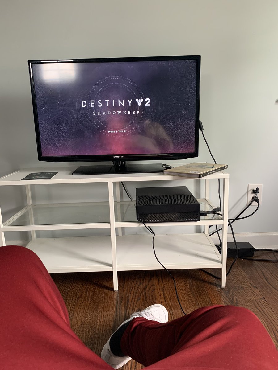 heyjdv's tweet photo. Waiting for Shadowkeep be like....

#newloadingscreen #spookyseason #red #Destiny2Shadowkeep https://t.co/JcoB4eBt4y
