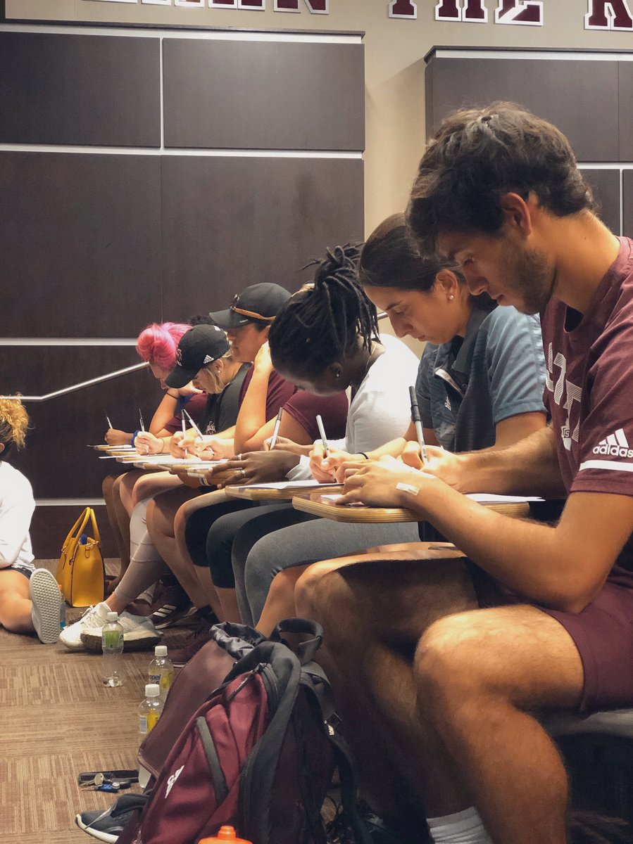 HailStateSADev's tweet photo. Discussing job search strategies with our fourth year student-athletes last night as our professional development program. #hailstate #LASIprogram #hailstateallin https://t.co/DO61AcsXhE