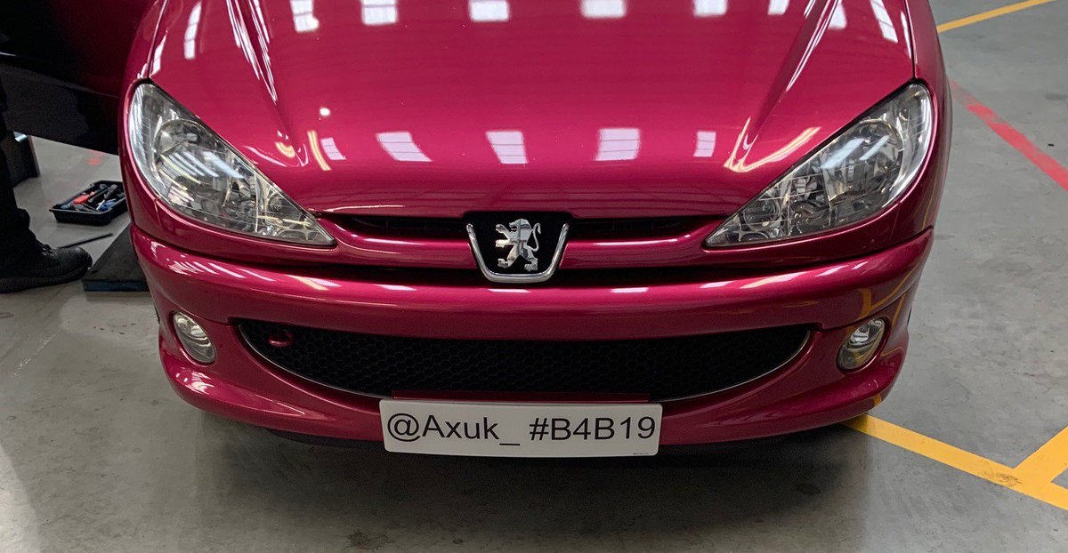 MrNeilThomas's tweet photo. Finishing touches being put to the @axuk_ entry into #B4B19 @BenEventsTeam @CarDealerMag @Bangers4BEN #wackyraces #keepingdriversdriving with some support from @AXProtect https://t.co/4TLX566WrY