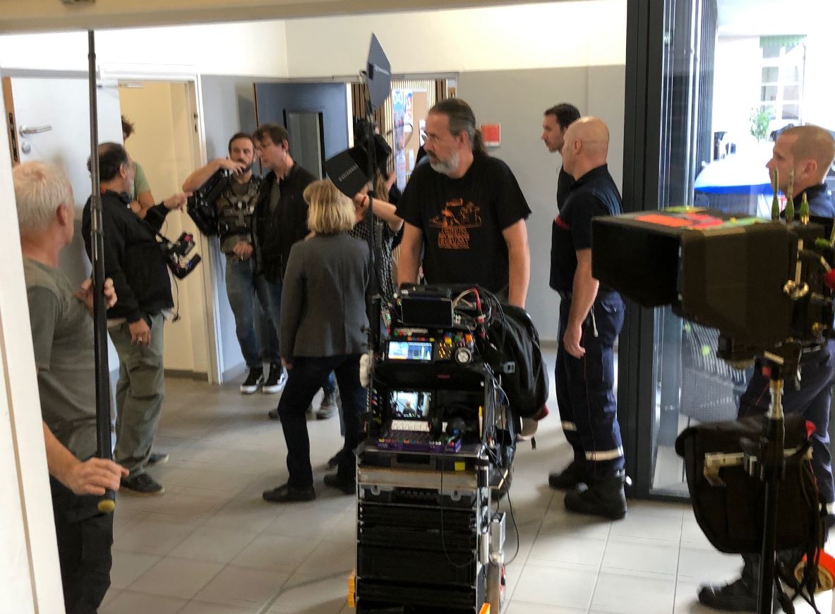 SDMIS69's tweet image. [TOURNAGE] 🎥

Le @SDMIS69 participe au tournage d’un épisode de la série policière Mongeville, diffusée sur France 3, dont l’intrigue se déroule dans le milieu des sapeurs-pompiers.

➡️ Le SDMIS met à disposition locaux, véhicules, matériels et figurants.