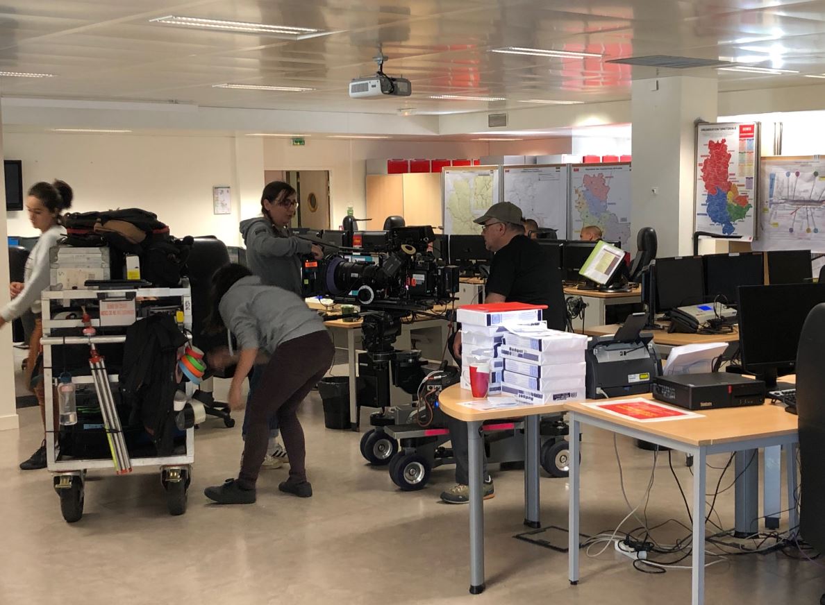 SDMIS69's tweet image. [TOURNAGE] 🎥

Le @SDMIS69 participe au tournage d’un épisode de la série policière Mongeville, diffusée sur France 3, dont l’intrigue se déroule dans le milieu des sapeurs-pompiers.

➡️ Le SDMIS met à disposition locaux, véhicules, matériels et figurants.