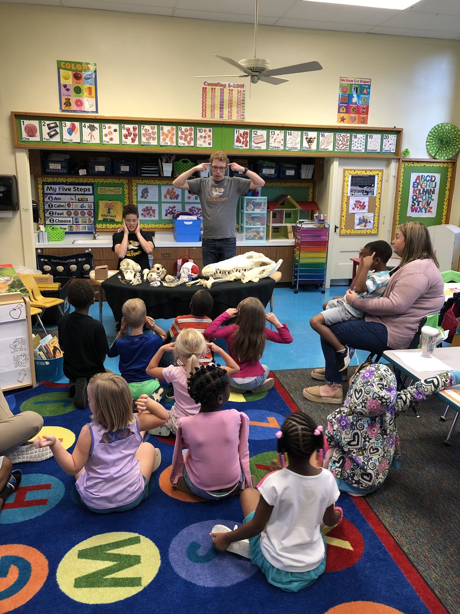 McCullarHeather's tweet photo. Thank you for joining us for our showcase this morning @AnatomyGrads @Benton_STEM #cpsbest https://t.co/9VXhzFh2al