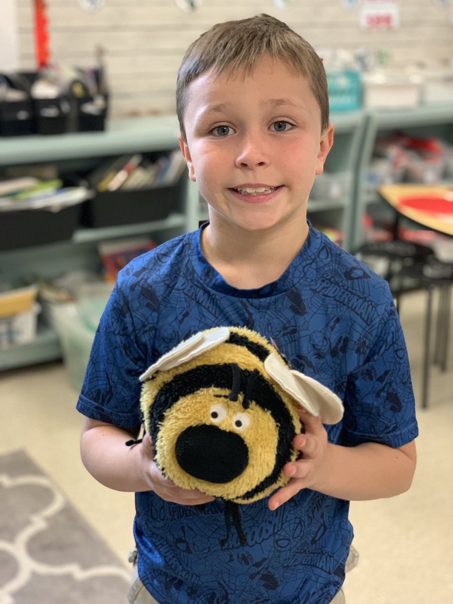 MrsS_Steffens's tweet image. Tyler got a bee for being an awesome friend!  Way to go! #clintonpride #beebehavior #pbs @HenryElementary @ClintonMoCards