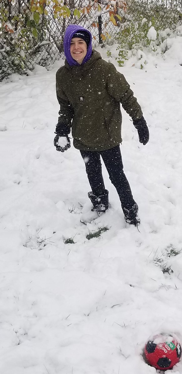 CHNGoGlobal's tweet photo. ❄️Visiting students from Spain had a blast in the snow this weekend!❄️
#studyabroad #GoGlobal #travel #exchangestudent #education #student #wanderlust #internationalstudent #studentlife #study #adventure #dream #españa #calgary #canada #yyz #yvr #yyc #yyj #yeg #yql #ywg https://t.co/BtBvxLpXTa