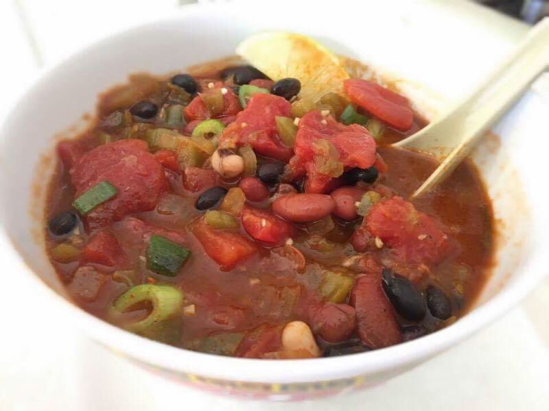 We’re spilling the beans! It’s #chilimonth — and 3-Bean Chili kicks it off with red kidney beans, black beans and black-eyed peas, carrots, celery, red onions and more! This meatless offering can be fortified w/ protein for our carnivore friends! Come hit a bowl! #loveourmangoes