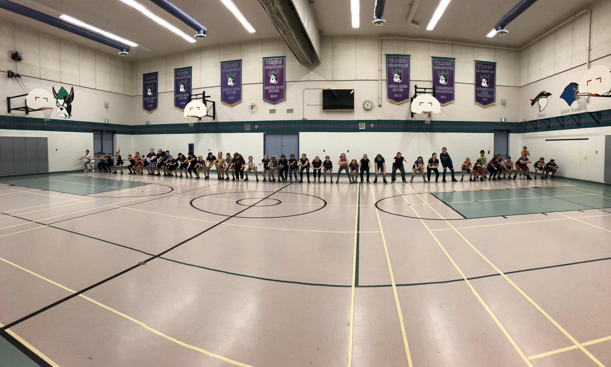 Perfect timing to capture the beauty of a well organized fitness squat #tldsblearns #feedallfour