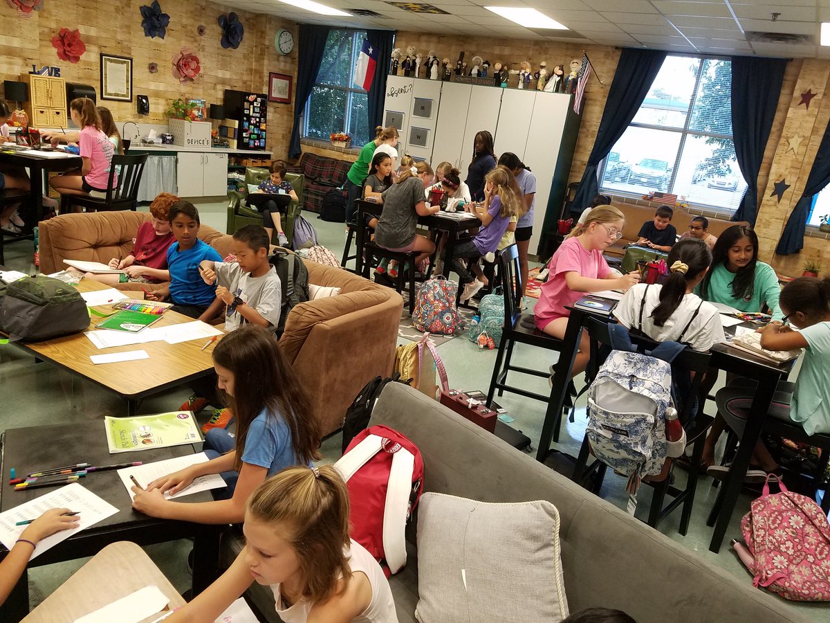 The first Calligraphy Club was a huge success!! Looking forward to the next meeting! @DonDurhamSLC #moderncalligraphy #DISDragons