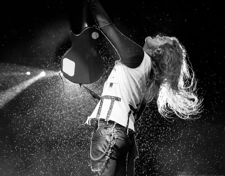 WSnakewoman's tweet photo. Up next for Whitesnake tonight is Porto Alegre, Brazil- Rock Ao Vivo at Gigantinho! #HotSexySnakeboys #MakeSomeF@ckinโNoise! ๐ #Whitesnake #FleshandBloodTour โค๏ธ๐๐ธ๐ฅ๐ธ๐คโ๏ธ๐ https://t.co/xRs2VCPjmk