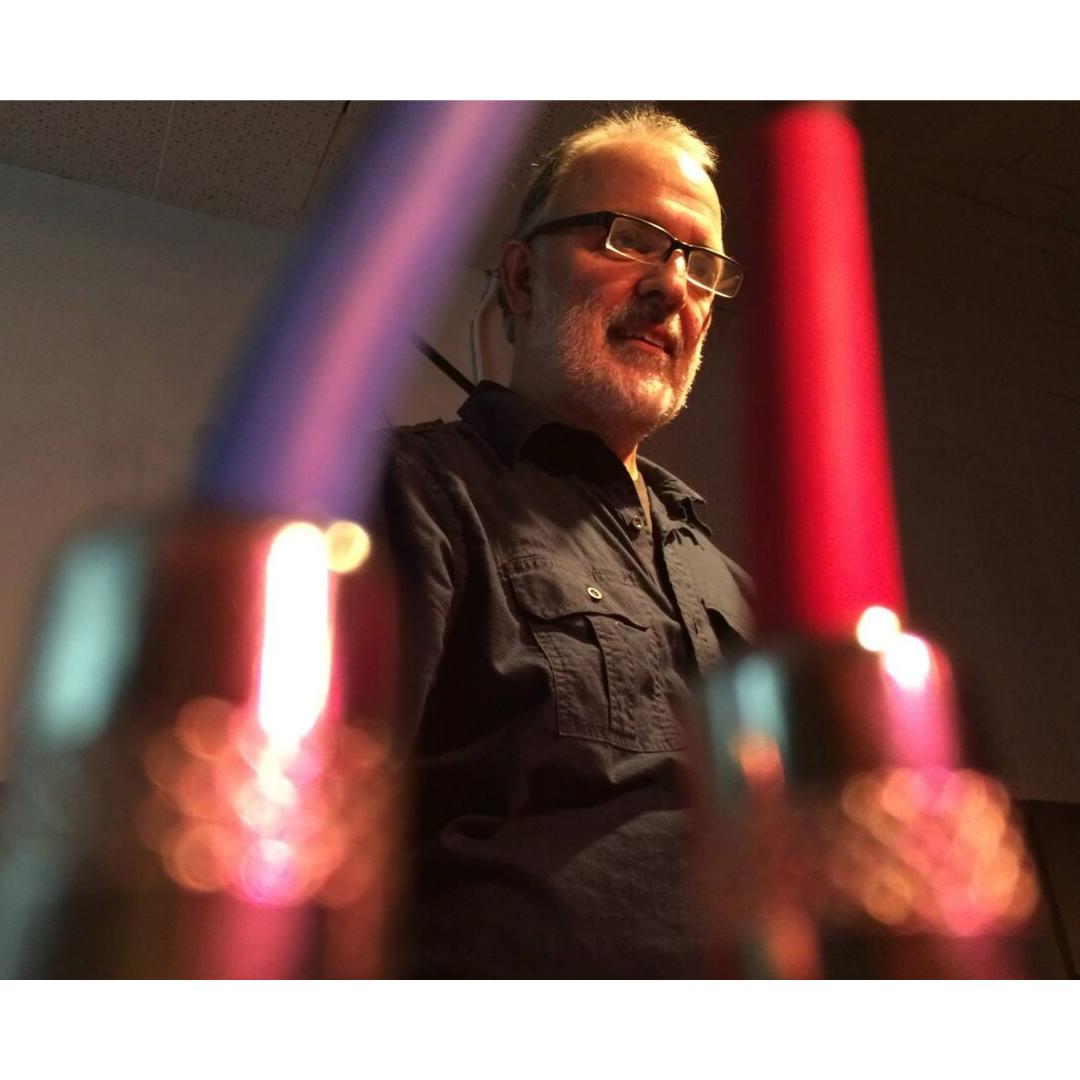 GUSTAVO MATAMOROS
Título del proyecto: (~) Tilde (´) Tilde
No te pierdas el retrato y el paisaje sonoro del artista Gustavo Matamoros muestra un lugar y a su gente #LittleHavana Este 26 y 27 de Octubre en el Koubek Center.
Free RSVP visita el link en la bio!