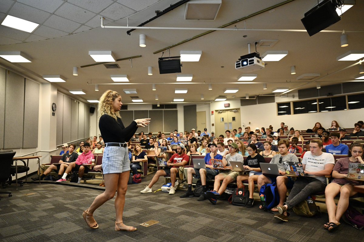 ProfSpiker's tweet photo. 3x Olympian
2x Olympic medalist
Current @survivorcbs contestant
#SportsMediaUF alum
Thank you @ebeisel34 for coming back to class and sharing stories, advice and some good stuff about #PhelpsFace https://t.co/DAPdXn2xiZ
